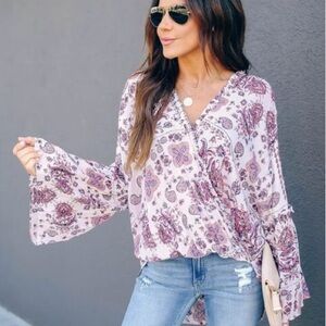 Lovestitch NWT Women's Purple Bell Sleeve Paisley Print High Low Top Sz S